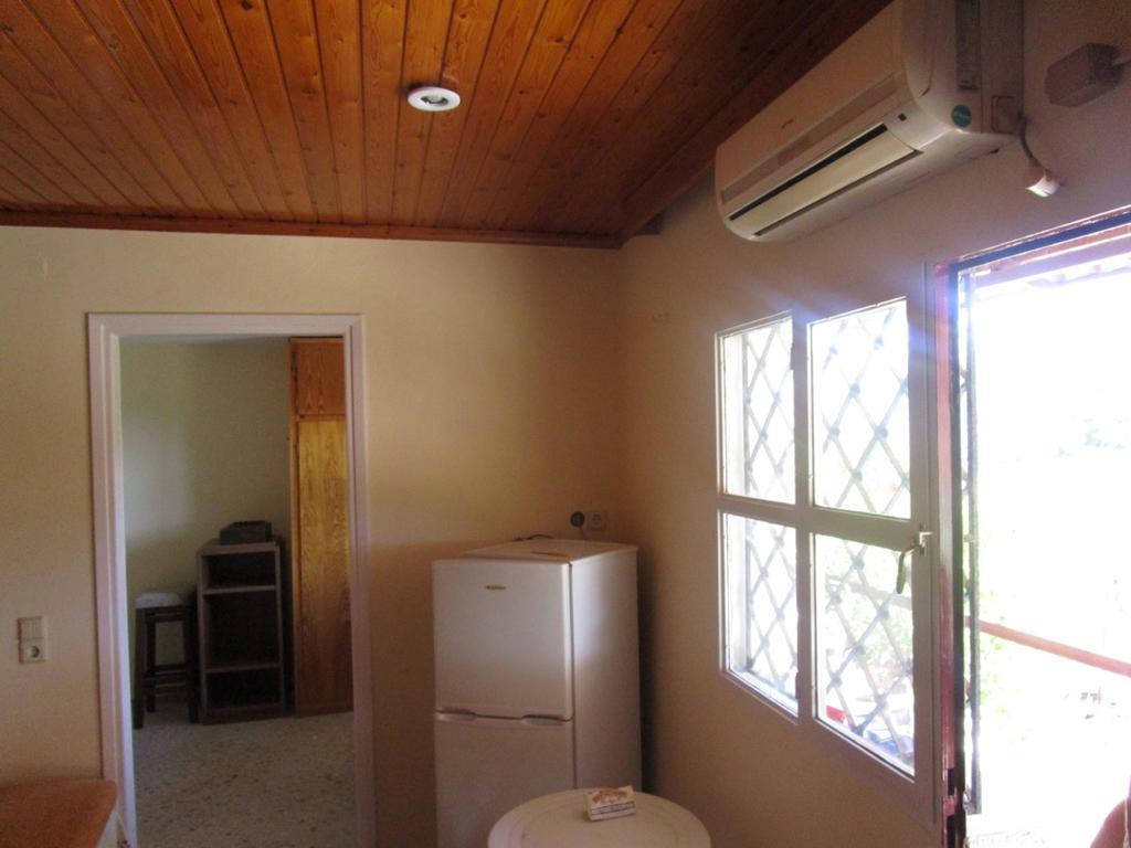 Countryside House Guest House Perachora Ngoại thất bức ảnh
